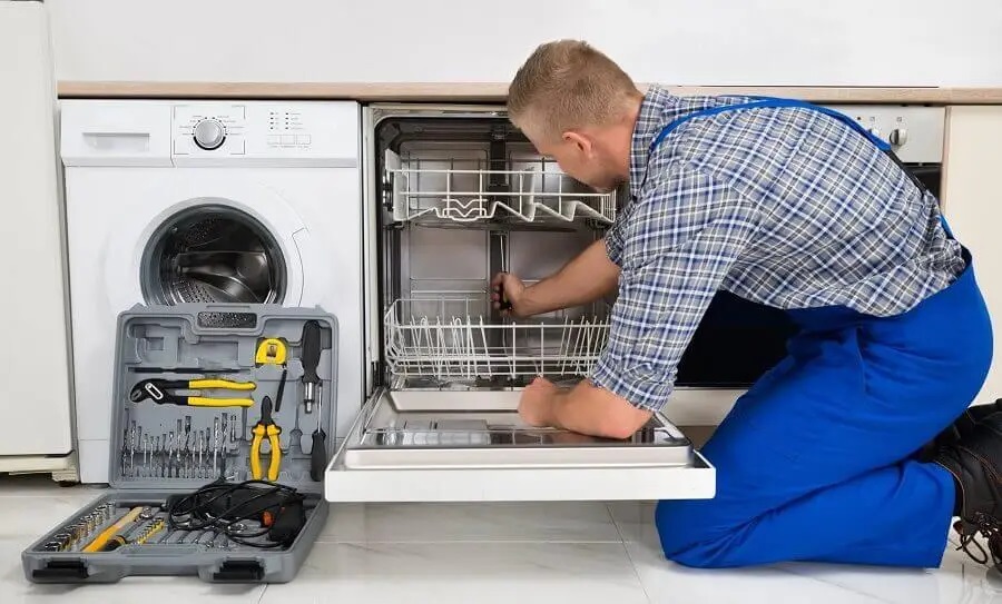 Kızılcahamam Lambert servisi teknisyen ekibi beyaz eşya tamiri yaparken